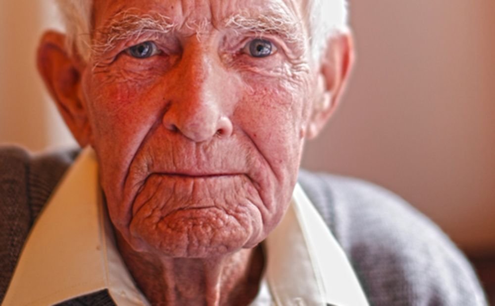 How Old Is Genos in Sword Art Online?